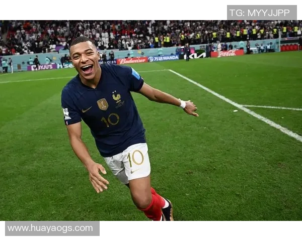 姆巴佩:从天赋少年到世界足坛巨星的成长历程与传奇之路 姆巴佩:从天赋少年到世界足坛巨星的成长历程与传奇之路