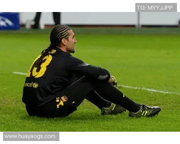 素描技法展现足球球星动感风采与细腻面貌的艺术之旅 素描技法展现足球球星动感风采与细腻面貌的艺术之旅