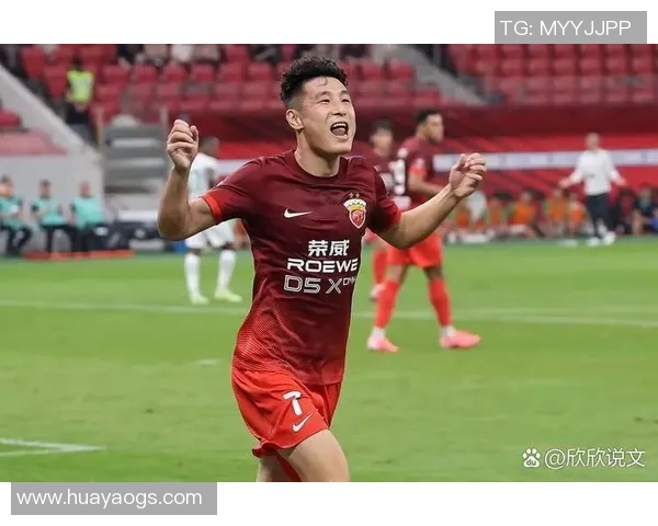 球星在足球鞋上书写的个人信念与激情如何影响比赛表现与球迷心态 球星在足球鞋上书写的个人信念与激情如何影响比赛表现与球迷心态